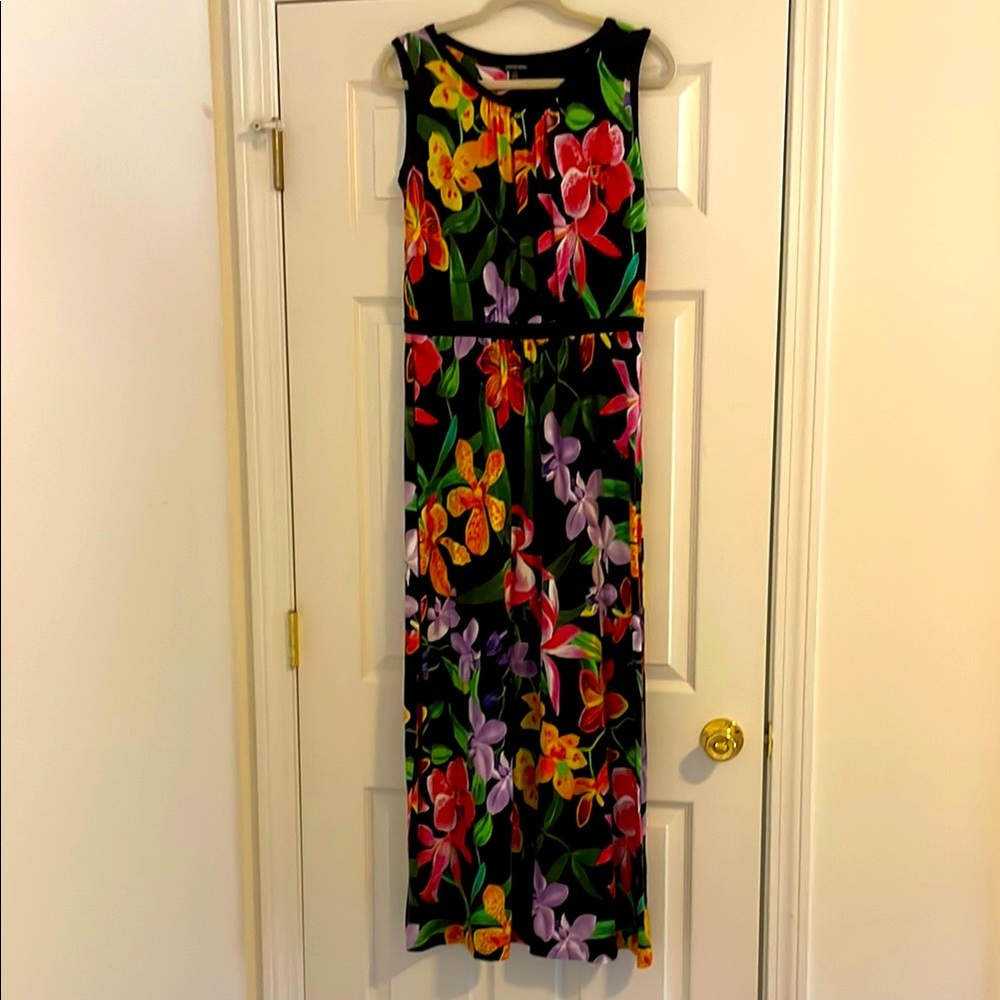 Lands End lovely floral maxi dress. Comfortable and striking for summer events!